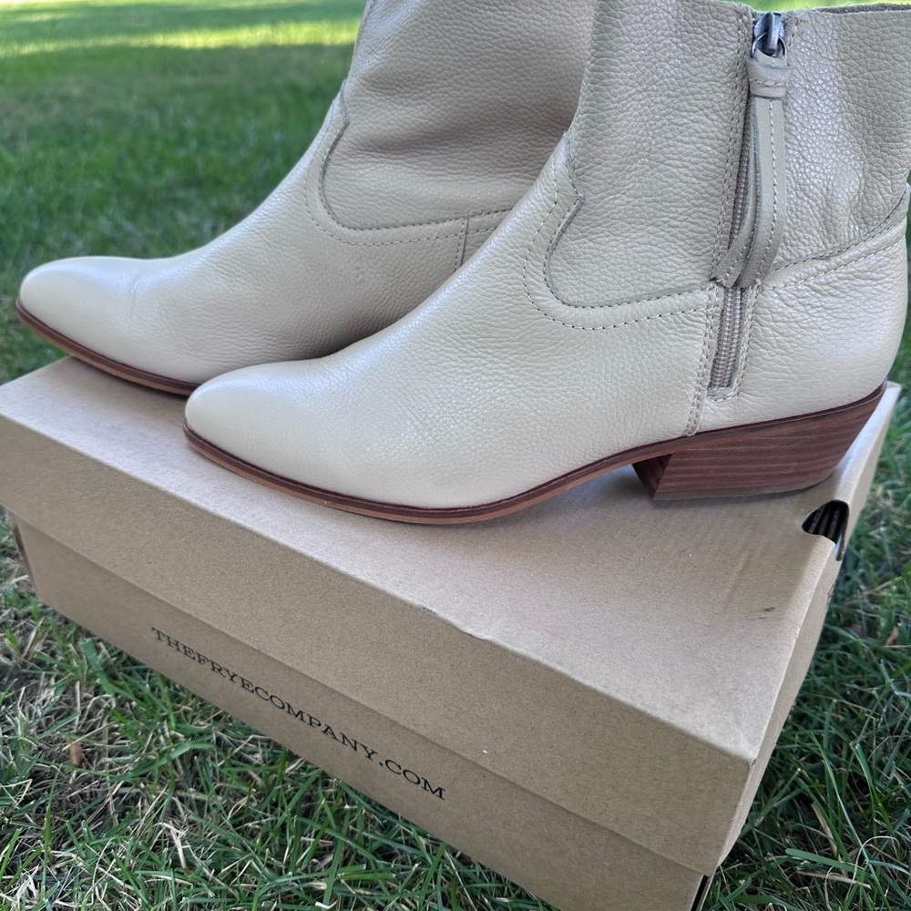 Fry and Co Cream Leather Booties